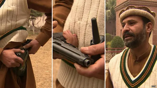 Los maestros de Pakistán se arman para repeler un posible ataque del Talibán.