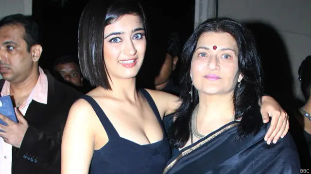 अक्षरा हासन, सारिका