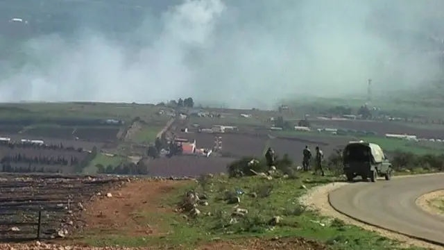 اس سرحدی علاقے میں تناؤ کی کیفیت اس وقت سے ہے جب سے اسرائیل کی جانب سے فضائی حملے کے نتیجے میں ایک ایرانی جرنیل اور کئی حزب اللہ کے جنگجو ہلاک ہو گئے تھے