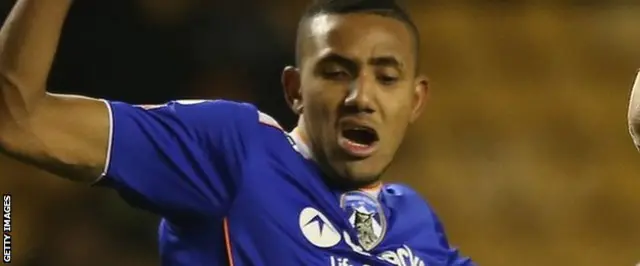 Con el Oldham, Montaño jugó 48 partidos y anotó cuatro goles.