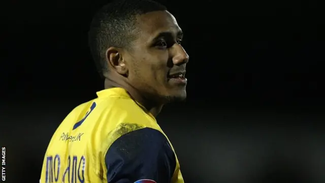 Cristian Montaño se formó como futbolista en las categorías inferiores del West Ham United.