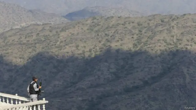 أحد أفراد حرس الحدود السعوديين، على الحدود مع اليمن