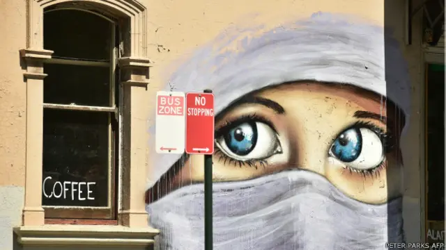 Avustralya'nın Sidney kentinde bir banliyöde duvara çizilen Müslüman kadın resmi. Avustralya IŞİD karşıtı koalisyonda yer alıyor. 