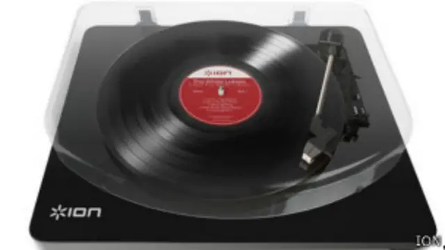 El nuevo tocadiscos de Ion tiene tecnología Bluetooth y conectividad USB.