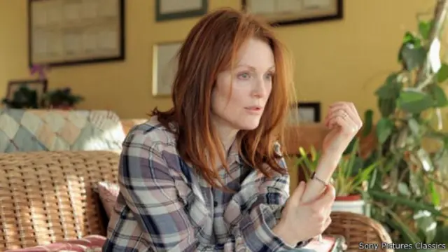 تجسد جوليان مور في الفيلم دور سيدة في الخمسينيات من عمرها تعمل أستاذة جامعية في مجال اللغويات وتُشخص إصابتها بمرض الزهايمر في مراحله المبكرة.