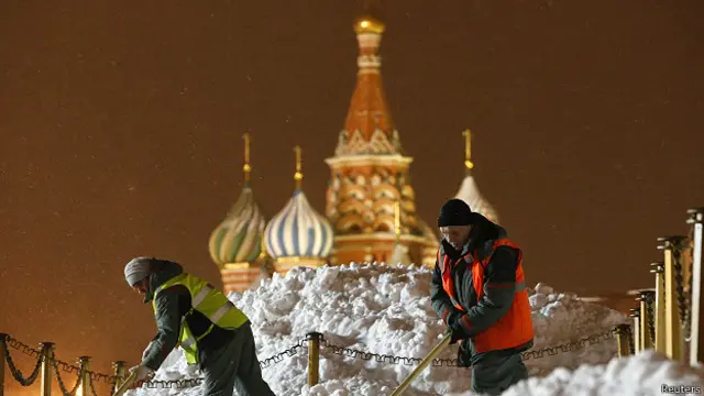 Дворники на Красной площади в Москве