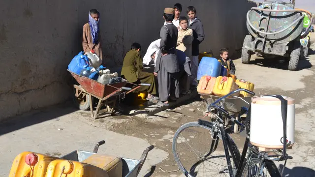 حبیب الرحمان کے مطابق ان کے علاقے میں پہلے چار ٹیوب ویل تھے اب صرف ایک فعال ہے جہاں لوگوں کا رش رہتا ہے کبھی کبھار تو اس کو خالی ہاتھ واپس جانا پڑتا ہے