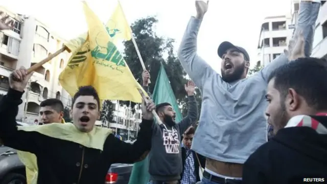 احتفل مؤيدو حزب الله في بيروت بعد سماع أنباء الهجوم. 