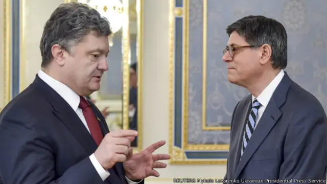 Министр финансов США Лью (на фото справа) приехал поддержать президента Порошенко
