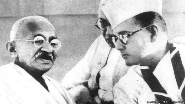 Gandhi (trái) và Chandra Bose (phải) là hai nhân vật nổi tiếng của Ấn Độ