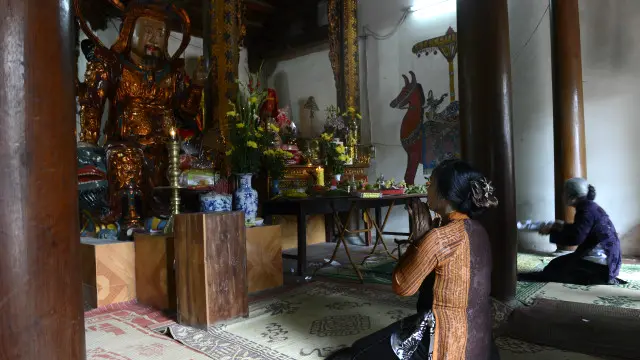 Chùa chiền ở Việt Nam ngoài thờ Phật còn thờ thần và các anh hùng dân tộc