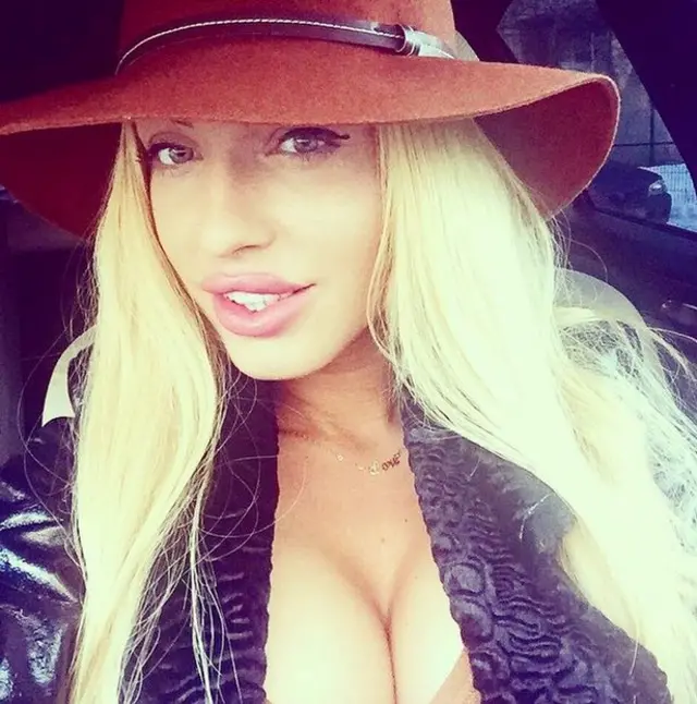  Loredana Chivu ni mwanamitindo nchini Romania