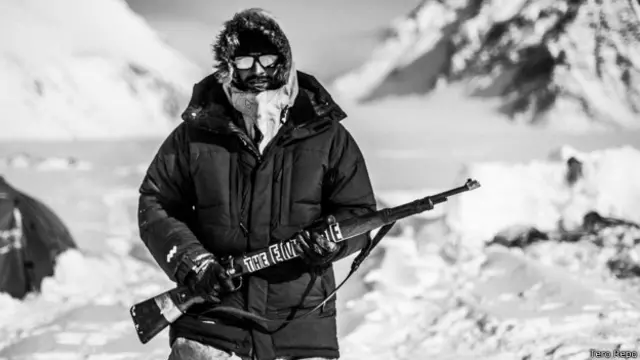 La presencia de osos polares hacía que fuera necesario una vigilancia permanente.