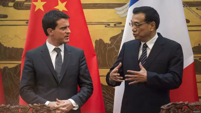 中国总理李克强会晤了到访的法国总理瓦尔斯