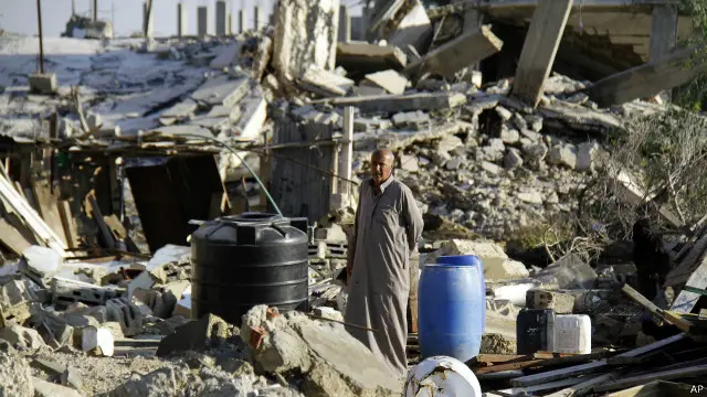 مصري پوځ په سیناء کې د پراخو عملیاتو په لړ کې لسګونه کورونه ویجاړ کړل، چې د بشري حقونو ډلو د حکومت دا کړنه له بشري حقونو او اساسي قانون ښکاره سرغړاوی وباله