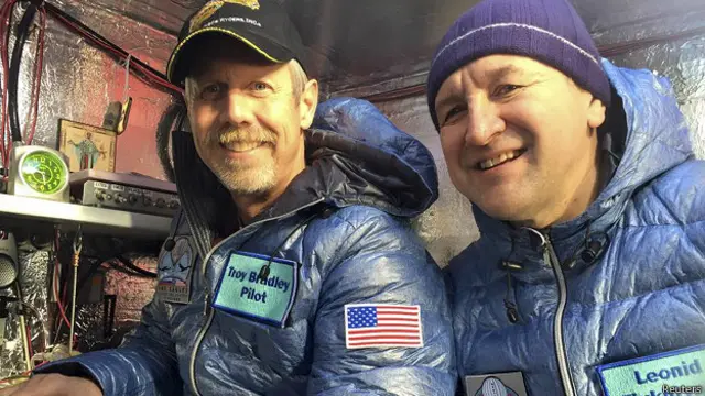 یہ ٹیم غبارے میں زیادہ سے زیادہ وقت گزارنے کا عالمی ریکارڈ بھی توڑنا چاہتی ہے