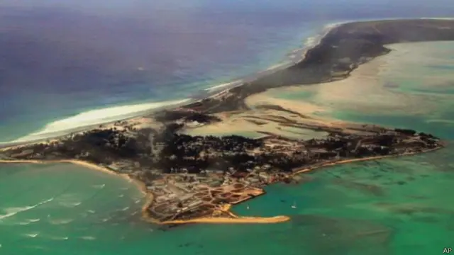 یہاں غیر قانونی تارکین وطن کے علاوہ ایسے لوگوں کو رکھا جاتا ہے جن کو ملک بدر کیا جانا ہے