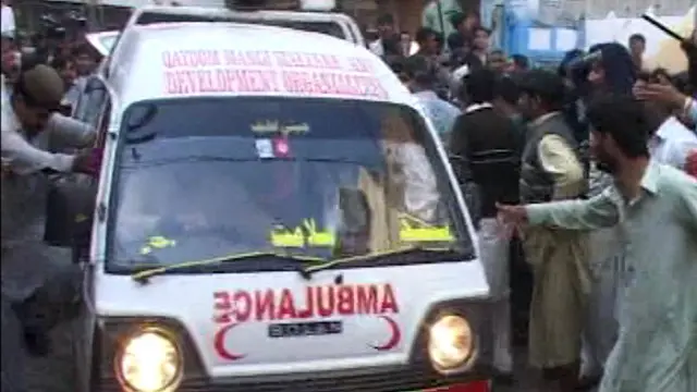 شدید زخمیوں کو لاڑکانہ اور سکھر کے ہسپتالوں میں منتقل کیا جا رہا ہے