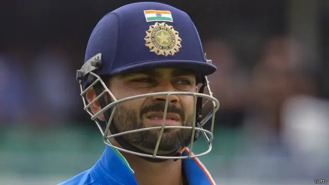 کوہلی ورلڈ کپ میں پاکستان کے خلاف سنچری کرنے والے پہلے بھارتی بلے باز بن گئے ہیں۔