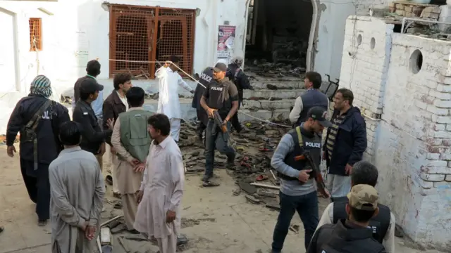 پاکستانی فوج کے شعبۂ تعلقات عامہ کی جانب سے جاری ہونے والے تحریری بیان کے مطابق شکار پور دھماکے کے زخمیوں کو طبی امداد فراہم کرنے کے لیے چار ایمبولینسیں اور آرمی ڈاکٹروں کی ٹیمیں پنوں عاقل چھاؤنی سے شکار پور کے لیے روانہ کر دی گئی ہیں۔