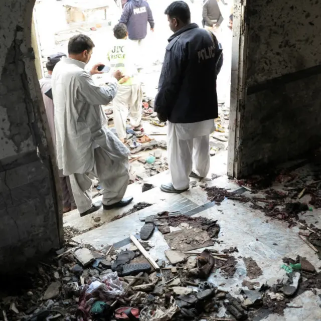 شکار پور کے پولیس افیسر عبدالقدوس نے بی بی سی سے بات کرتے ہوئے کہا کہ دھماکے کے نتیجے میں امام بارگاہ کے پیش امام سمیت کم از کم 44 افراد کے ہلاک ہونے کی تصدیق ہو چکی ہے۔