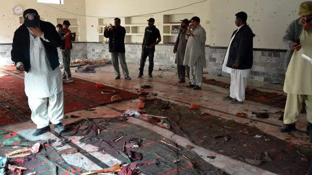 یہ دھماکہ جمعے کو شکار پور کے علاقے لکھی در کی امام بارگاہ مولا علی میں ہوا۔