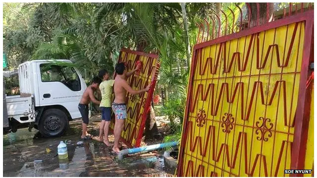 ’اگر یہ عظیم دروازہ بول سکتا تو برما کی جمہوریت کے لیے 25 سالہ تاریخ بیان کرتا‘