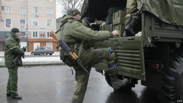 Украина и Запад винят Москву в поддержке пророссийских сепаратистов на востоке Украины. Россия отрицает обвинения