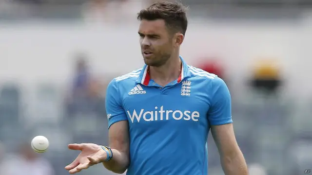 سوئنگ بولنگ کے لیے مشہور جیمز اینڈرسن نے 104 میچ کھیل کر یہ اعزاز حاصل کیا