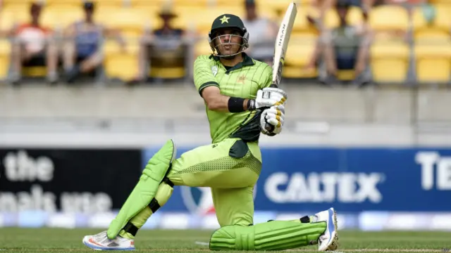 پاکستانی کپتان مصباح الحق نے مشکل وقت میں ایک مرتبہ پھر نصف سنچری بنا کر ٹیم کو سہارا دیا۔