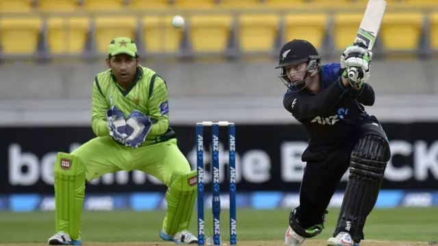 نیوزی لینڈ نے 211 رنز کا مطلوبہ ہدف باآسانی 40 اوور میں ہی حاصل کر لیا۔