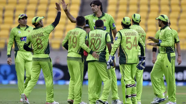 محمد عرفام سمیت پاکستانی بولر مجموعی طور پر تین وکٹیں ہی لے سکے۔