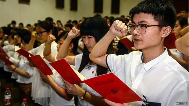 中共當局鼓勵學生入黨，但是大學生入黨動機呈多樣性。
