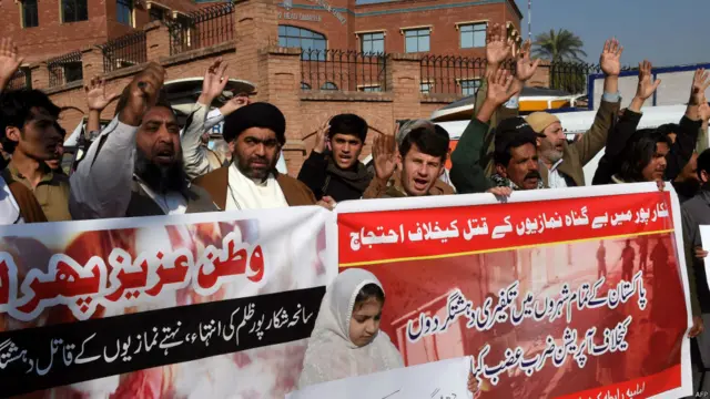 پشاور میں بھی اس واقعے کے بعد احتجاجی جلوس نکالا گیا
