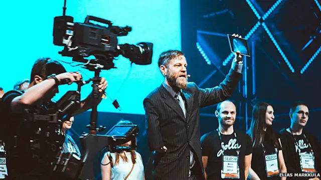 Марк Діллон, один з засновників Jollа, представляє свою оперативну систему Sailfish