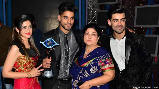 गौतम गुलाटी अपने परिवार के साथ