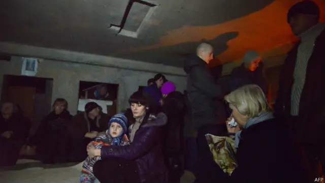 Жители Енакиева в убежище