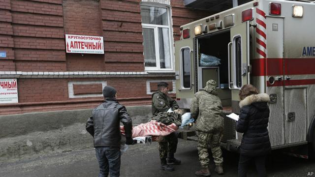 A Artemivsk no dejan de llegar heridos de Debaltseve.