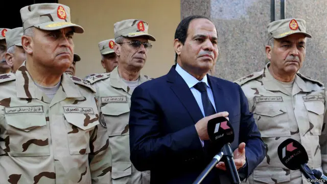 السيسي قال عقب الاجتماع الطارئ للمجلس الأعلى للقوات المسلحة إن المعركة ضد "الإرهاب سوف تستغرق وقتا."