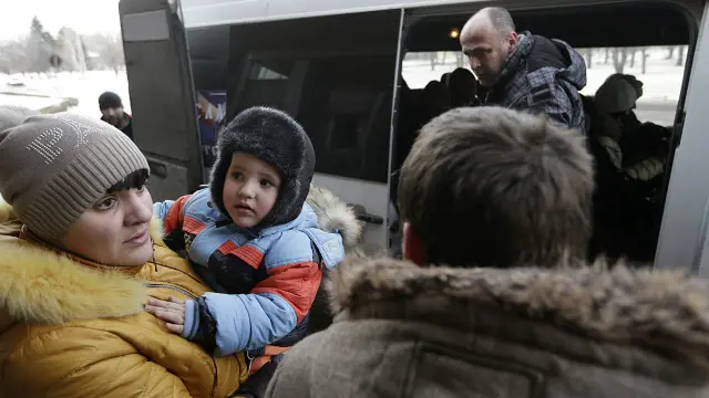  دیبالتسوا شہر سے سینکڑوں لوگوں کو دوسری مقامات پر منتقل کر دیا گیا ہے 