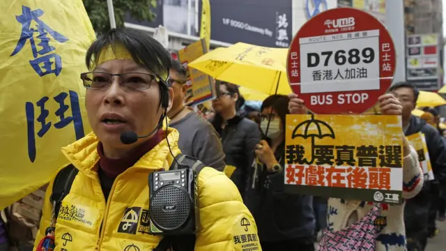 ہانگ کانگ کے مختلف علاقوں سے نکالے جانے والے جلوس بعد میں بڑے جلوس میں شامل ہو گئے جس کا رخ پارلیمان کی عمارت کی جانب تھا۔ 