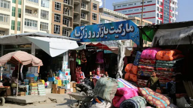 در بازار بوش بیشتر مواد مصرفی نیروهای خارجی که مهلت انقضا آن نزدیک می‌شود به فروش می‌رسد