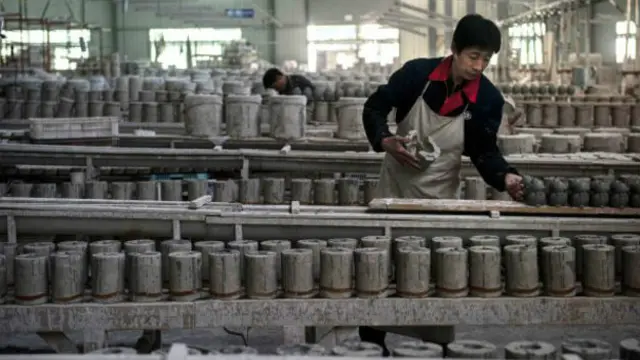 中国官方制造业PMI指数降到28个月来的最低点。