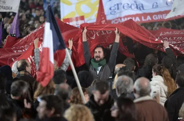雅典广场吸引了许多来自欧洲各地的左派