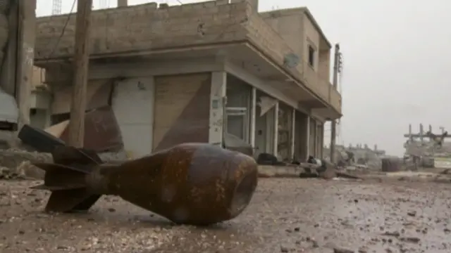 پورے علاقے میں مارٹر گولے پڑے ہوئے ہیں جو پھٹے بھی نہیں 