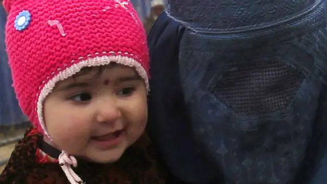 مختلف اندازوں کے مطابق پاکستان میں اس وقت تقریباً 25 لاکھ افغان مہاجرین آباد ہیں جن میں دس لاکھ شہری غیر قانونی طورپر رہائش پزیر ہیں