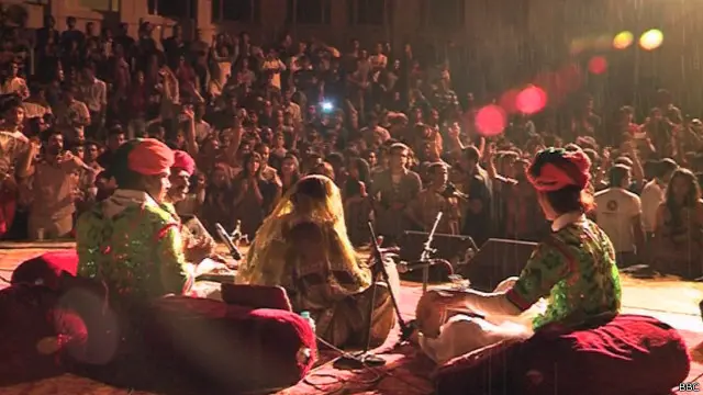 1990 کی دہائی تک بین الاقوامی ستارے بھی پاکستان میں موسیقی کی محفلیں سجانے آتے تھے