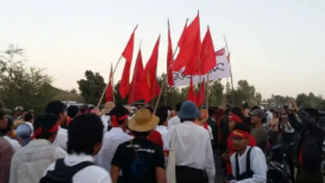 Boycott Students arrive at Daung They River