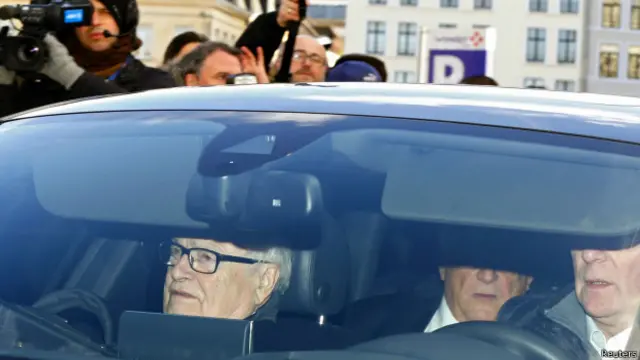 Доминик Стросс-Кан прибывает к зданию суда