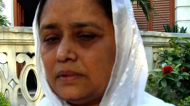 طاہرہ عرفان کے مطابق ان کے شوہر کو بھتے کی پرچیاں ملتی تھی